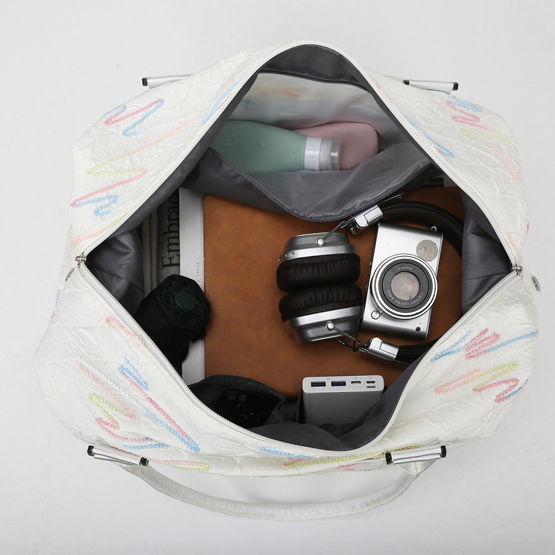 New cross-border travel bags, portable maternity bags, large-capacity handbags, short-distance dry-wet separation sports and fitness bags Application Scenario