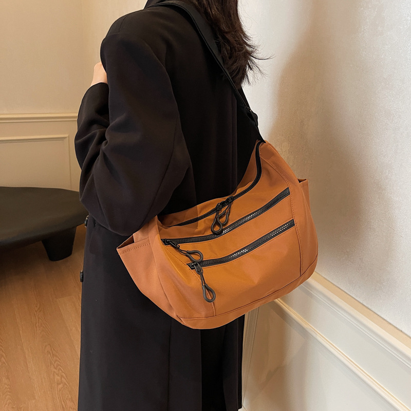 2024 Autumn/Winter new Tote bag, casual crossbody bag, versatile shoulder bag, simple and stylish Japanese and Korean Instagram dumpling bag full figure
