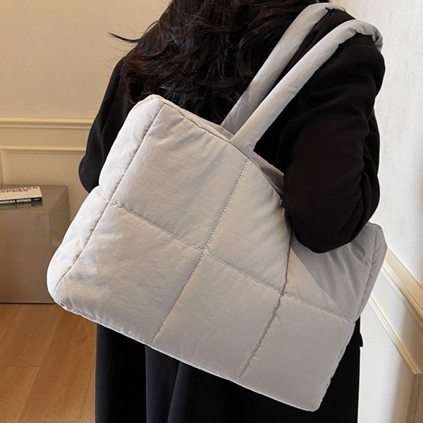 Cross-border large-capacity cotton-padded jacket bag for women, 2024 new style underarm single-shoulder bag, casual hand-held pleated cloud tote bag Specification drawing