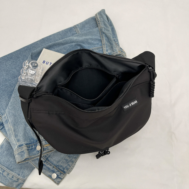Korean style Instagram trendy casual dumpling bag crossbody bag 2024 New fashionable large-capacity single-shoulder bag Versatile women's bag Application Scenario