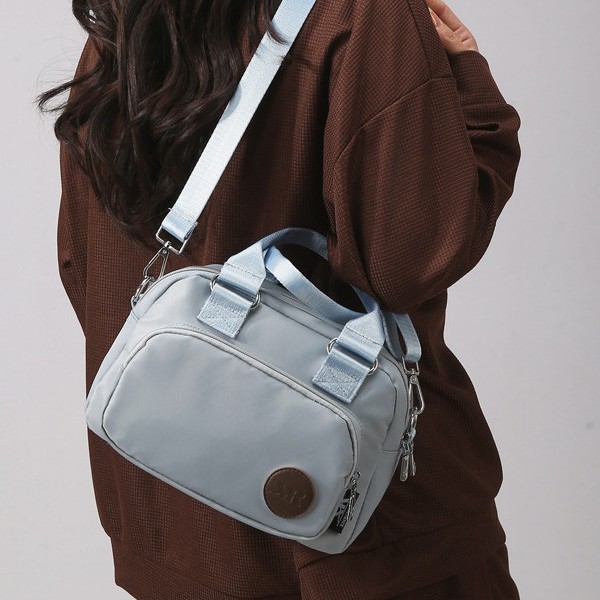 This year's new multi-functional multi-pocket casual handbag is exquisite, versatile, lightweight and practical. It's a single-shoulder crossbody bag full figure