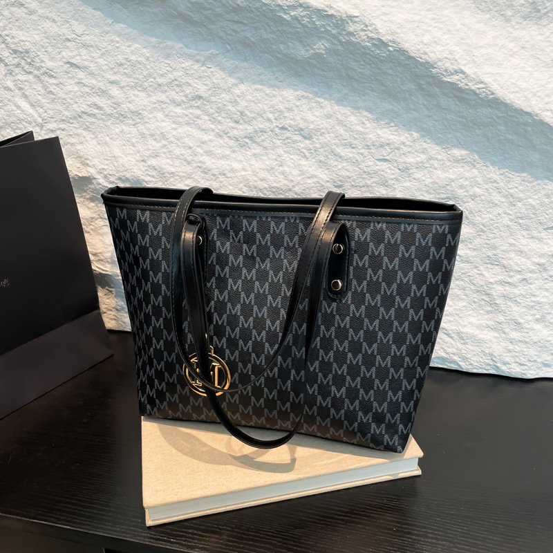 Fashionable and high-end bag for women, 2025 new versatile casual tote bag, commuting stylish handbag, shoulder bag full figure
