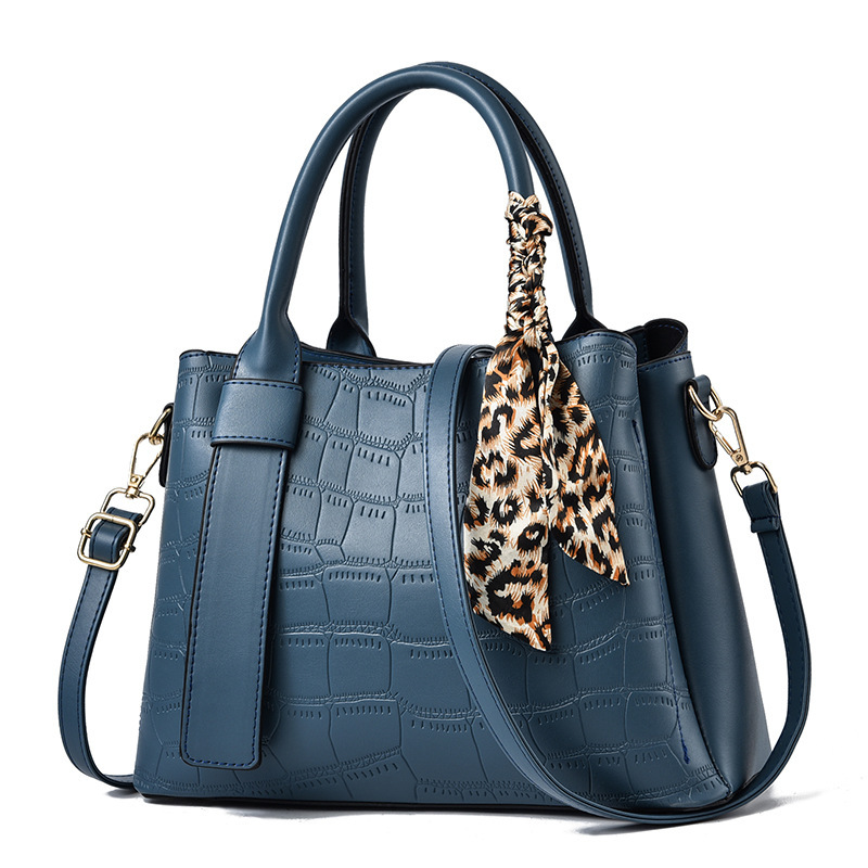 2022 New Korean version crocodile pattern women's handbag, simple single-shoulder crossbody bag for foreign trade Specification drawing