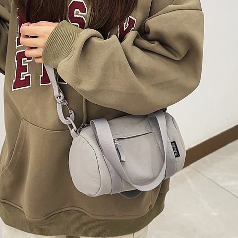 Crossbody bag 2025 Sporty and trendy, large-capacity cylindrical bag, color-blocking hand-held pillow bag, casual single-shoulder bag, handbag details Picture