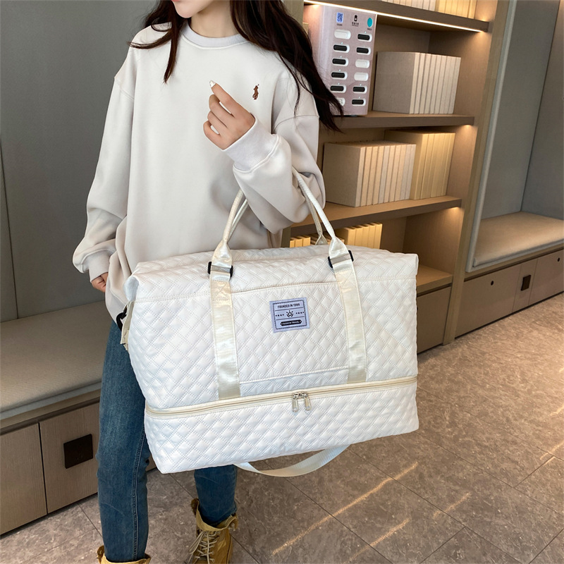 Travel bag, Korean version, large capacity diamond-shaped embroidered thread, maternity bag, storage bag, crossbody portable mother and child bag, yoga and fitness bag full figure