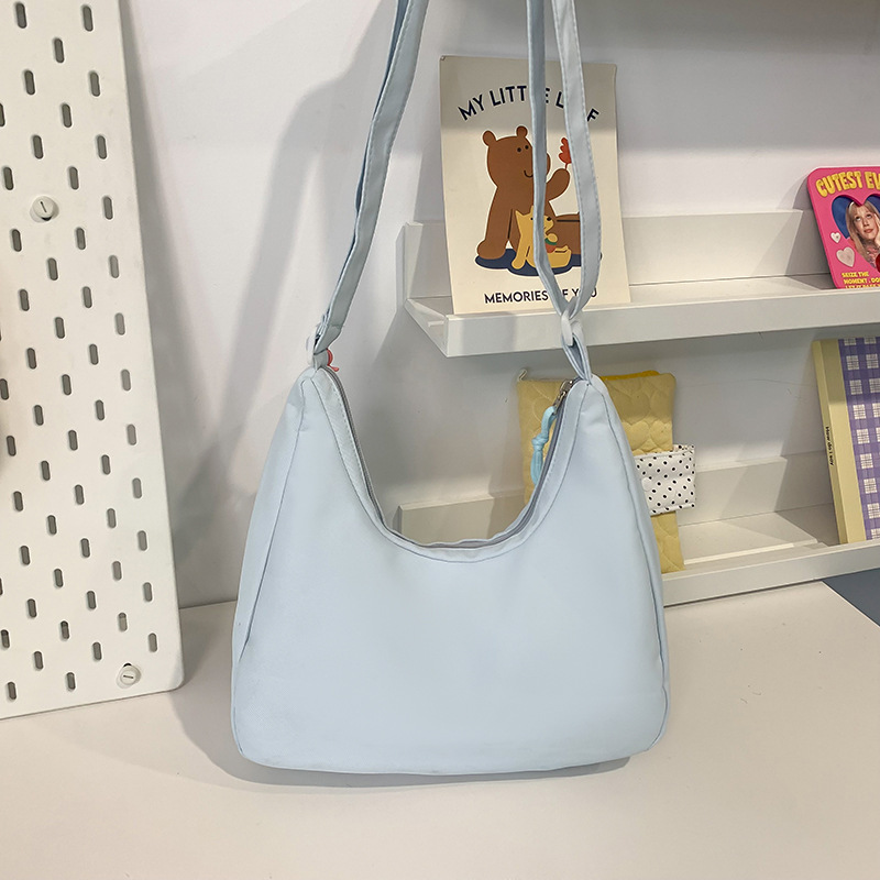 This Japanese-style cartoon panda single-shoulder bag is simple and versatile for women, a lightweight crossbody bag, a women's underarm bag, and a commuting bag Specification drawing