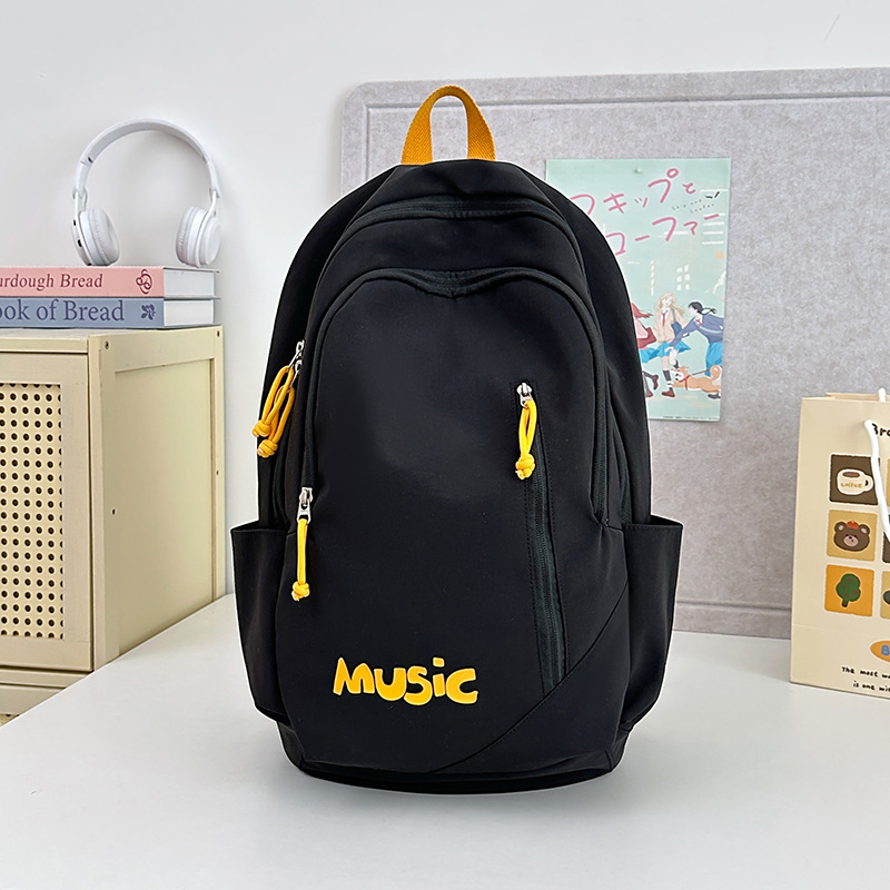 This backpack is versatile for daily use. It is a large-capacity schoolbag for high school, college and junior high school students. It is also a lightweight travel backpack with a rural style for girls Specification drawing