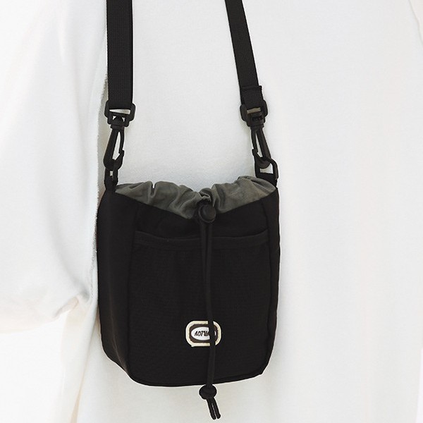 Fashionable and lightweight storage bag, multi-functional single-shoulder backpack, camera bag, drawn-out storage bag, hand-held contrasting color men's and women's crossbody bag details Picture