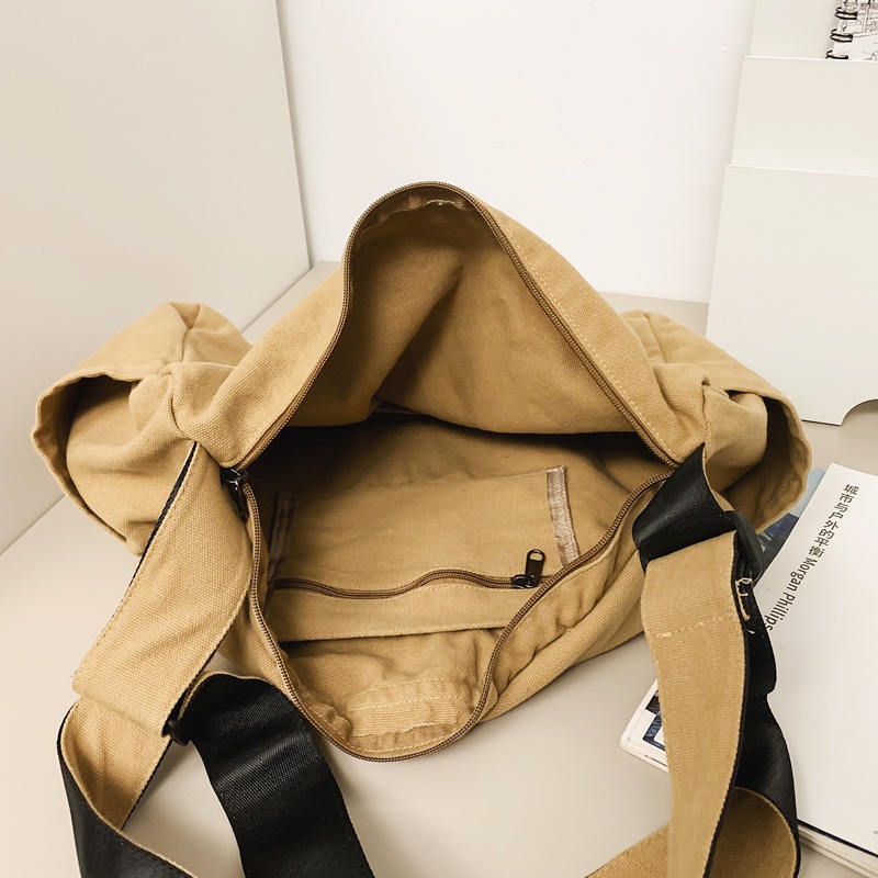 Japanese-style washed canvas bag, laid-back female messenger bag, casual crossbody bag, artistic class bag, large-capacity single-shoulder bag Application Scenario