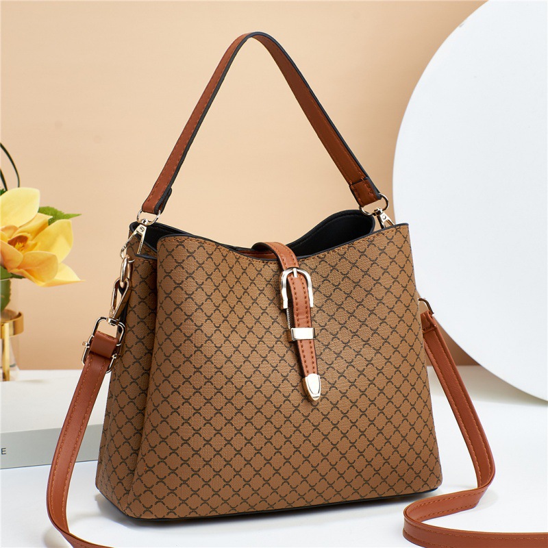 New large-capacity bucket bag for women, wholesale of cross-border trendy and fashionable single-shoulder crossbody handbags for foreign trade live streaming Application Scenario