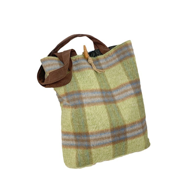 A cute Japanese woolen large-capacity single-shoulder tote bag with a checkered pattern for the 2024 autumn and winter collection, featuring a laid-back and versatile style Item Picture