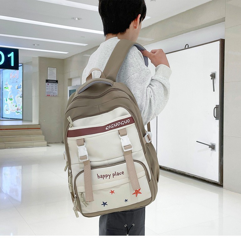 This forest-themed backpack features a large capacity, high appearance level, simple ins color contrast, and is versatile. It can be carried on both shoulders by junior high school, senior high school, and college students Application Scenario