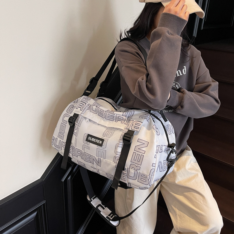New cross-border travel bags, large-capacity fashionable short-distance outdoor travel carry-on bags, camouflage sports and fitness bags full figure