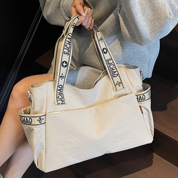 2025 New Spring and summer niche and simple single-shoulder fashionable women's bag, single-shoulder large-capacity waterproof tote bag handbag full figure