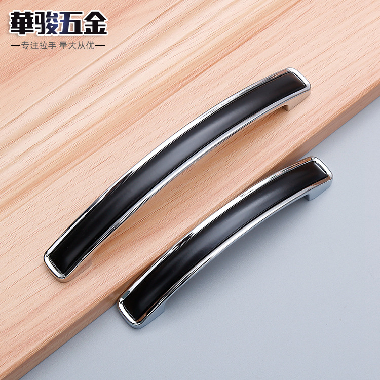 Wholesale of new modern and simple zinc alloy, chrome black, gold and white handles for cabinets, drawers, wardrobes, furniture hardware and door handles Application Scenario