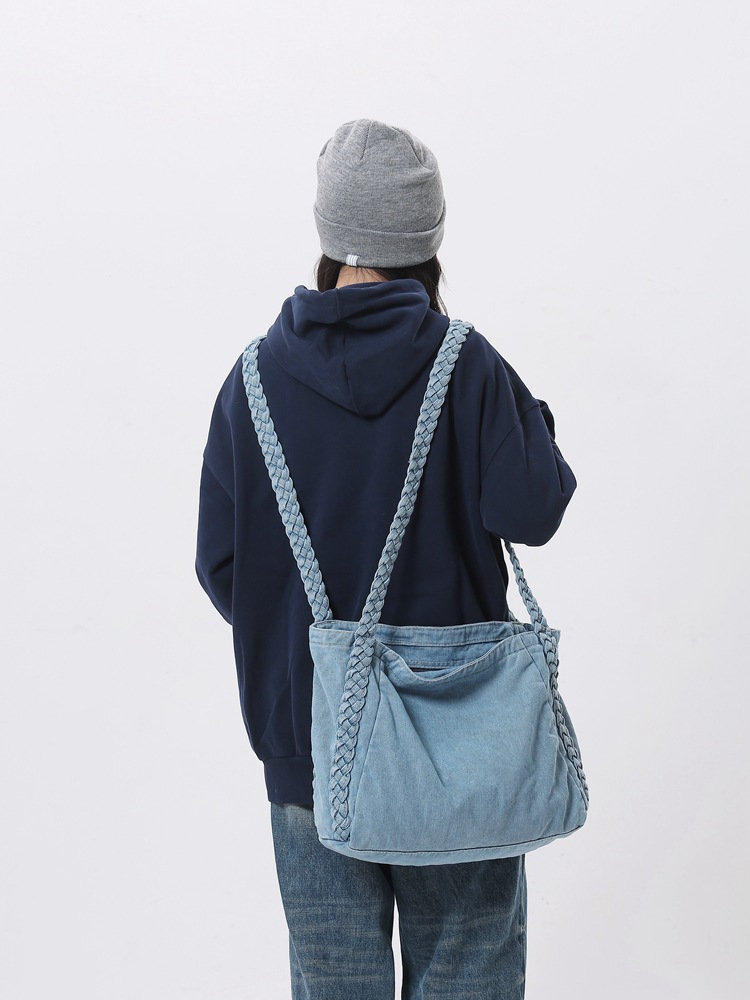 Retro washed denim canvas bag for women, large-capacity casual and simple solid-color single-shoulder bag, college student crossbody bag Application Scenario