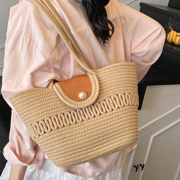A new 2025 stylish and versatile European and American woven bag, a large-capacity, casual and simple beach single-shoulder crossbody bag full figure