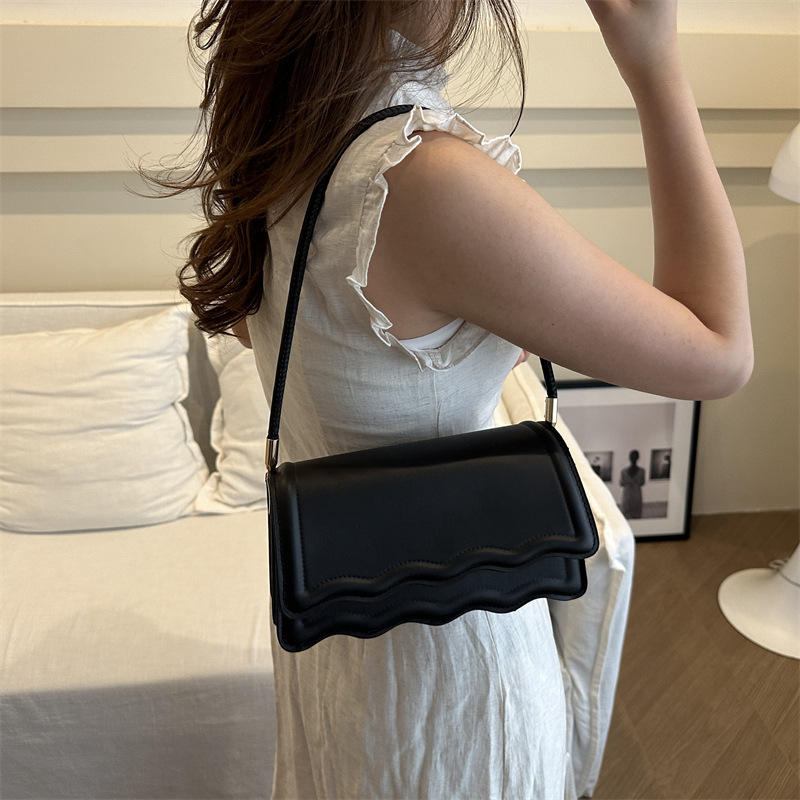 The 2024 new wavy texture underarm bag is a versatile single-shoulder crossbody small square bag that is fashionable and trendy for commuting details Picture