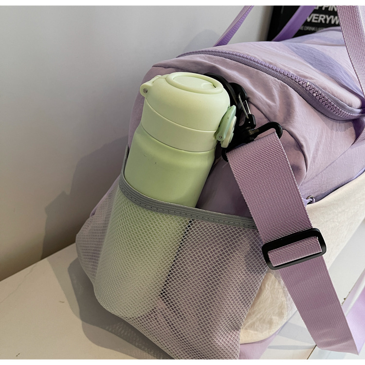 2025 New outdoor sports travel bag for short trips, large-capacity dry and wet separation storage bag, hand-held fitness bag Application Scenario