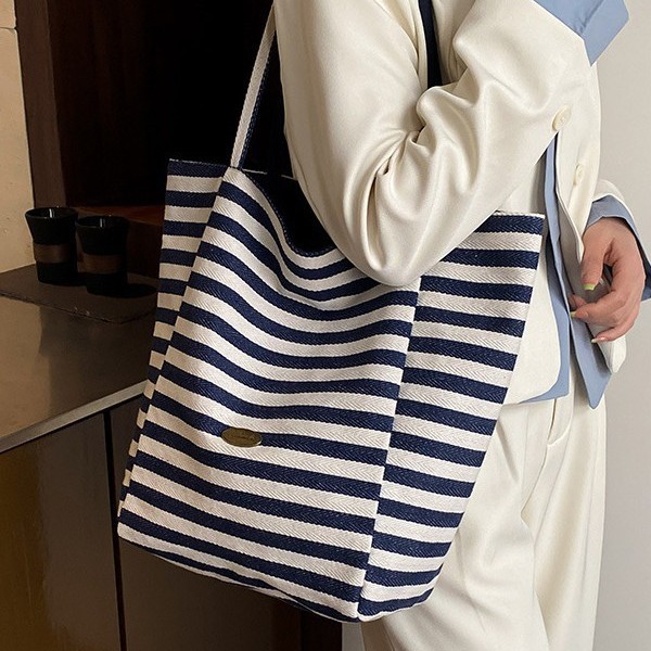 Fashionable single-shoulder large-capacity forest-style retro exquisite canvas bag, new spring and summer checkered style, lazy tote commuting double-sided details Picture