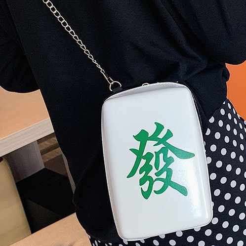 The 2022 new stylish and individualistic mahjong bag, a Korean version single-shoulder crossbody small square bag with text print for women full figure