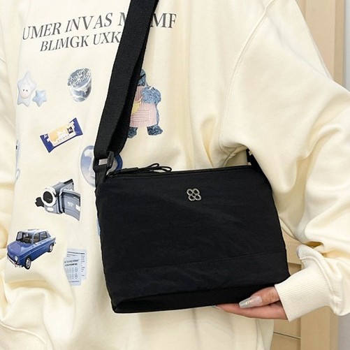 The 2024 new trendy, lightweight, waterproof, multi-layered single-shoulder crossbody bag is a versatile and fashionable Korean-style small backpack for women Application Scenario