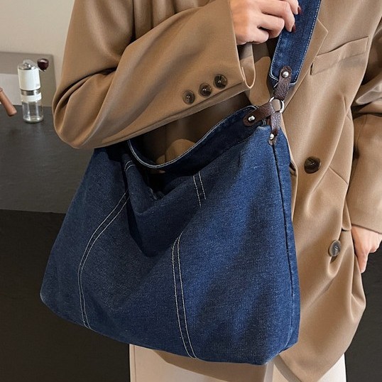 Large-capacity lazy style denim canvas bag for women, 2024 new style, relaxed underarm bag, commuter crossbody bag details Picture