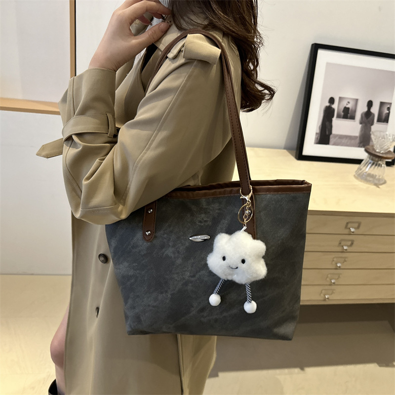 A simple and versatile women's large-capacity 2024 new autumn and winter casual single-shoulder bag, a fashionable tote bag for work and commuting details Picture