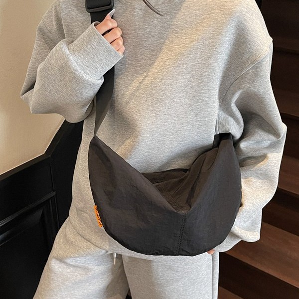New Spring/Summer 2025 fashionable retro casual large-capacity bag, women's dumpling bag, work commuting design underarm bag Specification drawing