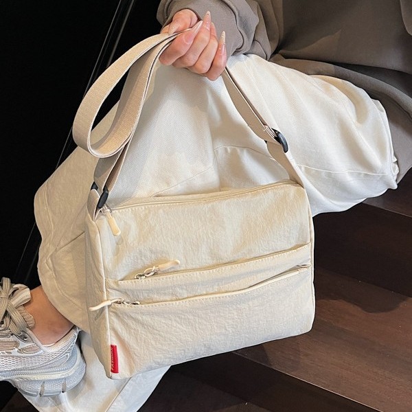 Casual shopping crossbody bag, lightweight water-resistant nylon fabric bag, simple and versatile square bag, trendy ladies' single-shoulder bag details Picture