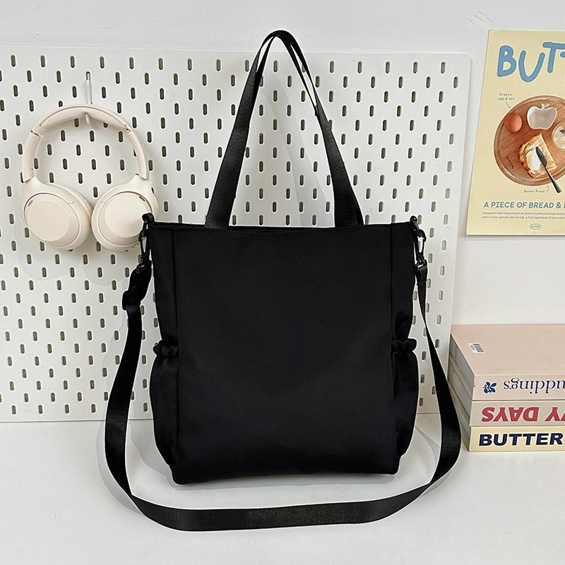 A large-capacity tote bag for college students commuting to class, a 2024 new college-style crossbody single-shoulder bag, and a make-up class bag for men Specification drawing