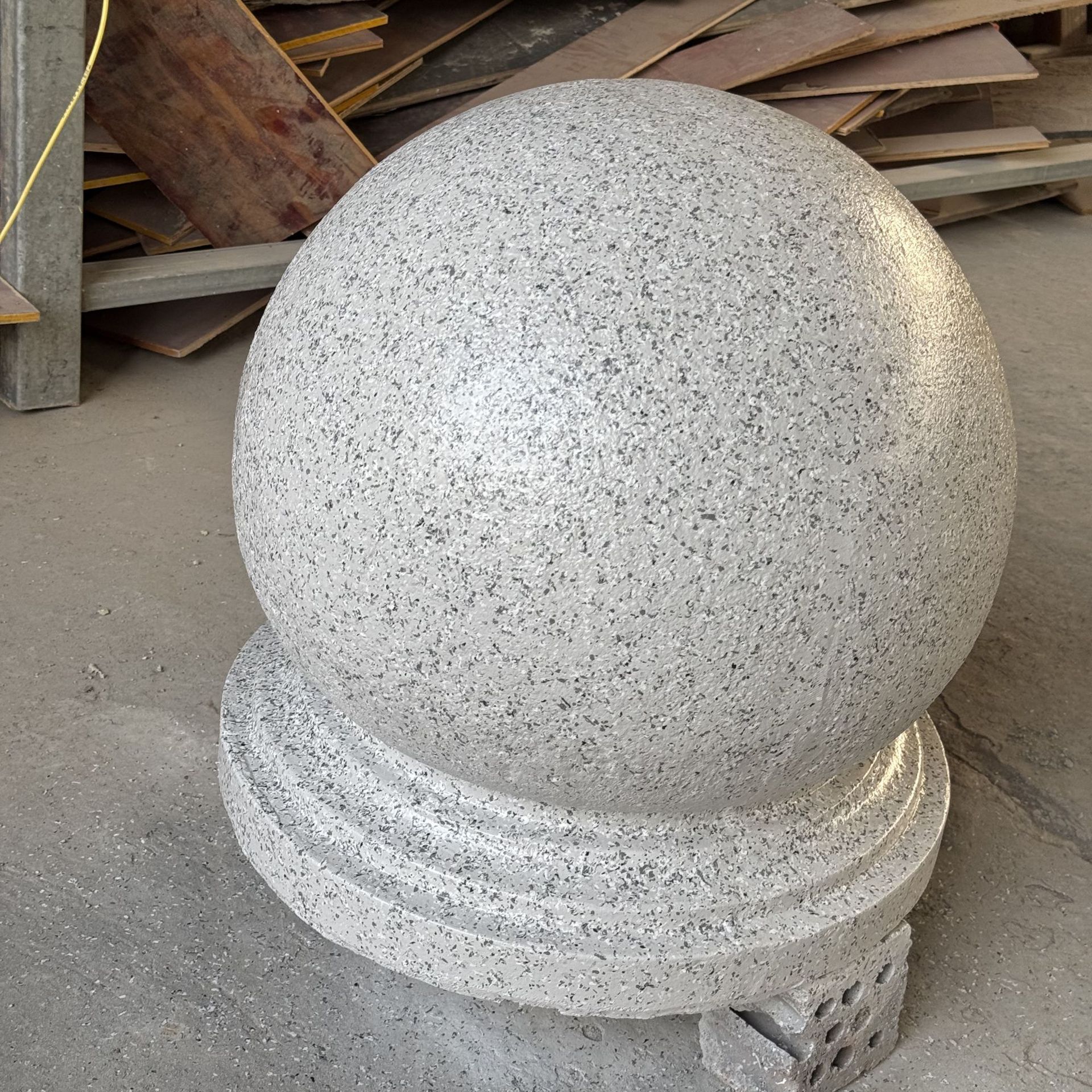Outdoor park car-blocking balls, stone-like car-blocking balls, marble car-blocking balls, stone balls, roadblocks, car-blocking stones, piers, round balls details Picture