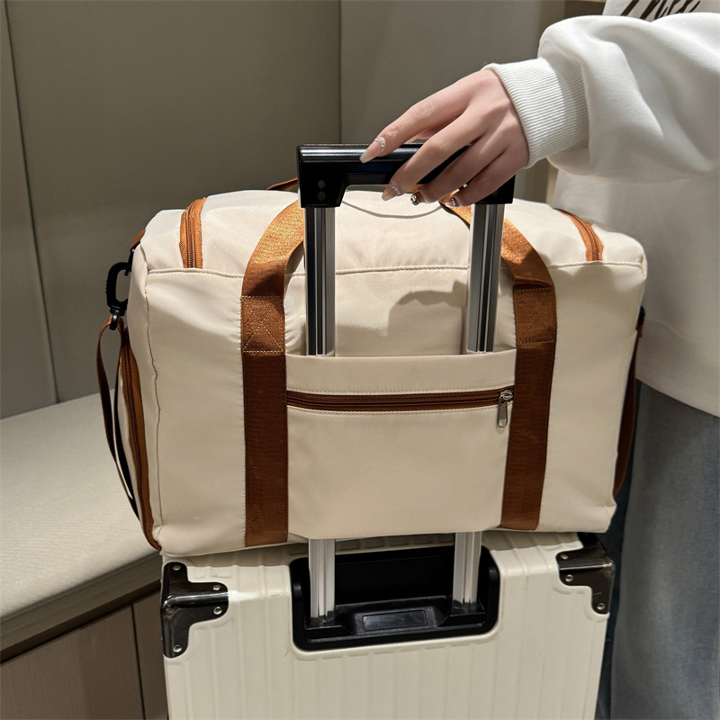 Cross-border foldable large-capacity fitness bag with dry and wet separation and contrasting color training bag, simple and convenient hand-held luggage bag Specification drawing