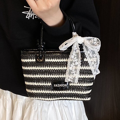 Fashionable woven handbag for women, 2025 new crossbody bag, niche design, single-shoulder bag, stylish straw woven bucket bag details Picture