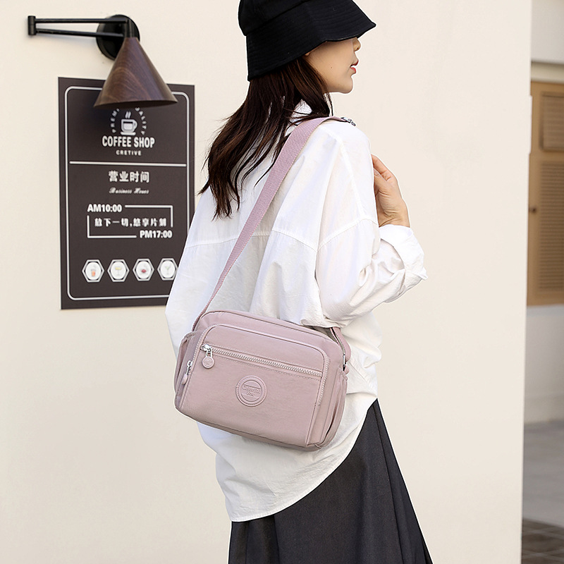 Colorful Fox's new women's fashion trend single-shoulder bag, outdoor casual crossbody bag, multi-layered mom bag Specification drawing