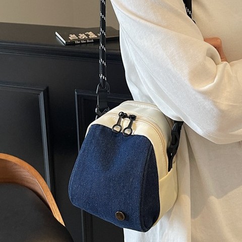 Waterproof color-blocking fabric bag for women, 2025 new style simple hand-held shoulder commuter bag, lightweight travel backpack, crossbody bag details Picture