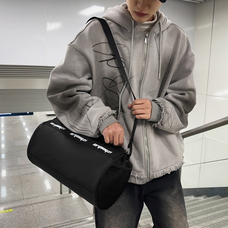 Trendy, simple and lightweight hand-held travel bag, large-capacity couple's outdoor luggage bag, single-shoulder crossbody yoga and fitness bag details Picture