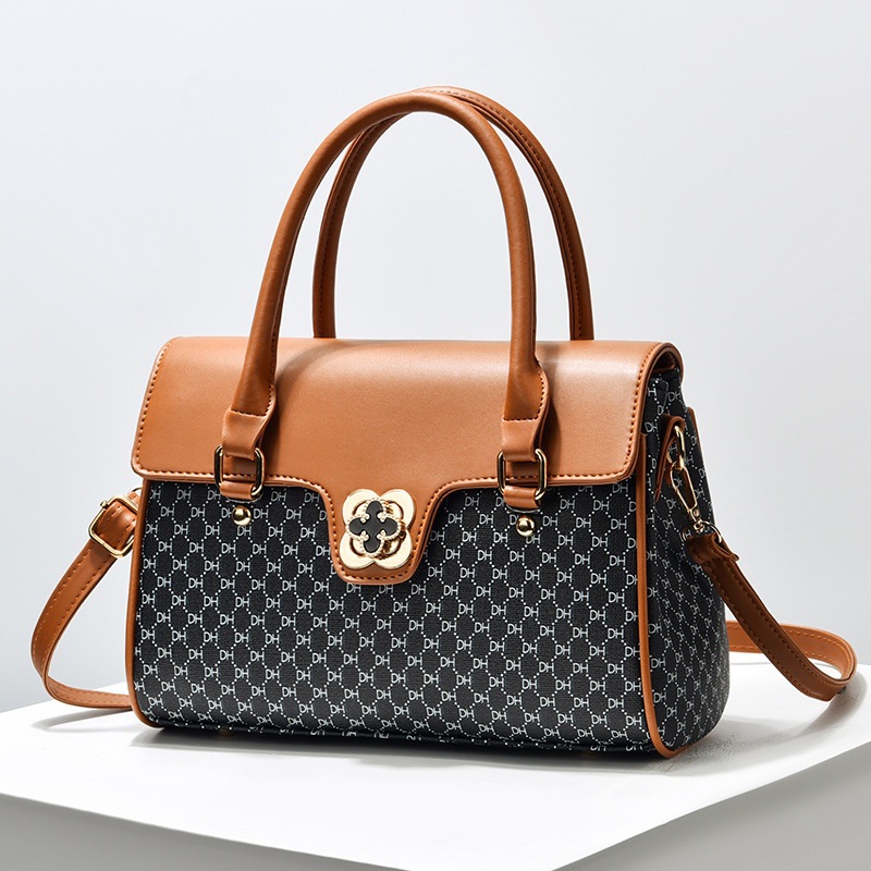 A new 2024 trendy summer handbag for women, a grand single-shoulder crossbody bag for middle-aged ladies to give to their mothers Application Scenario