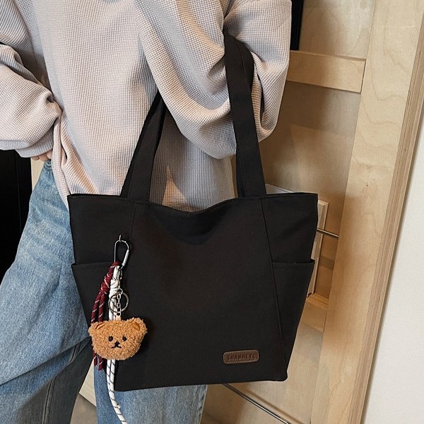 New 2025 Large Tote bag, versatile, multi-pocket, large-capacity women's bag, multi-functional women's bag, simple single-shoulder armpit bag Application Scenario