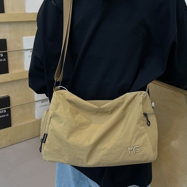 A new versatile, fashionable, casual, portable and multi-functional travel bag for both men and women in 2024 Application Scenario