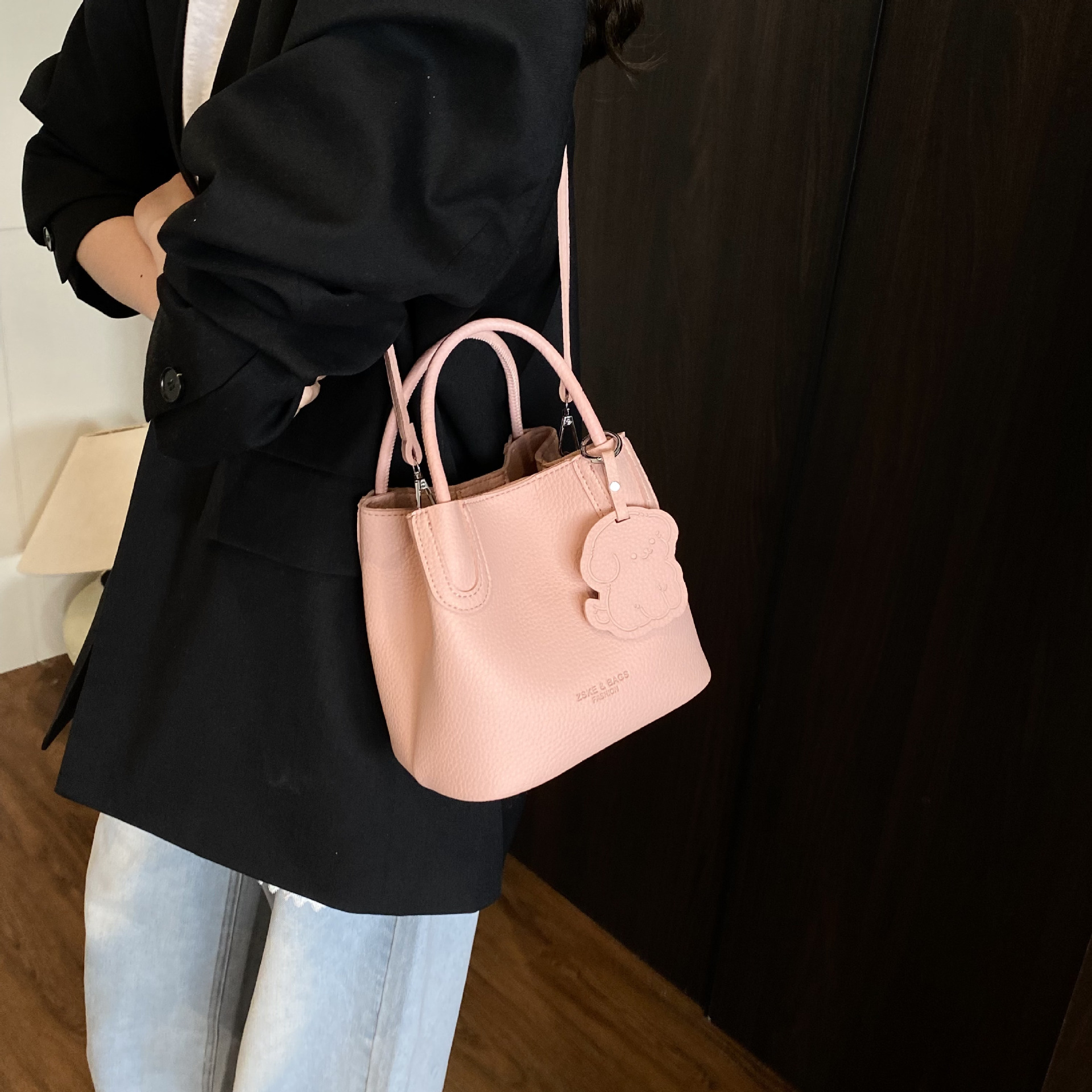 A high-end lychee pattern bag for women, a new summer 2025 trendy and versatile crossbody bag, a fashionable hand-held bucket bag Specification drawing