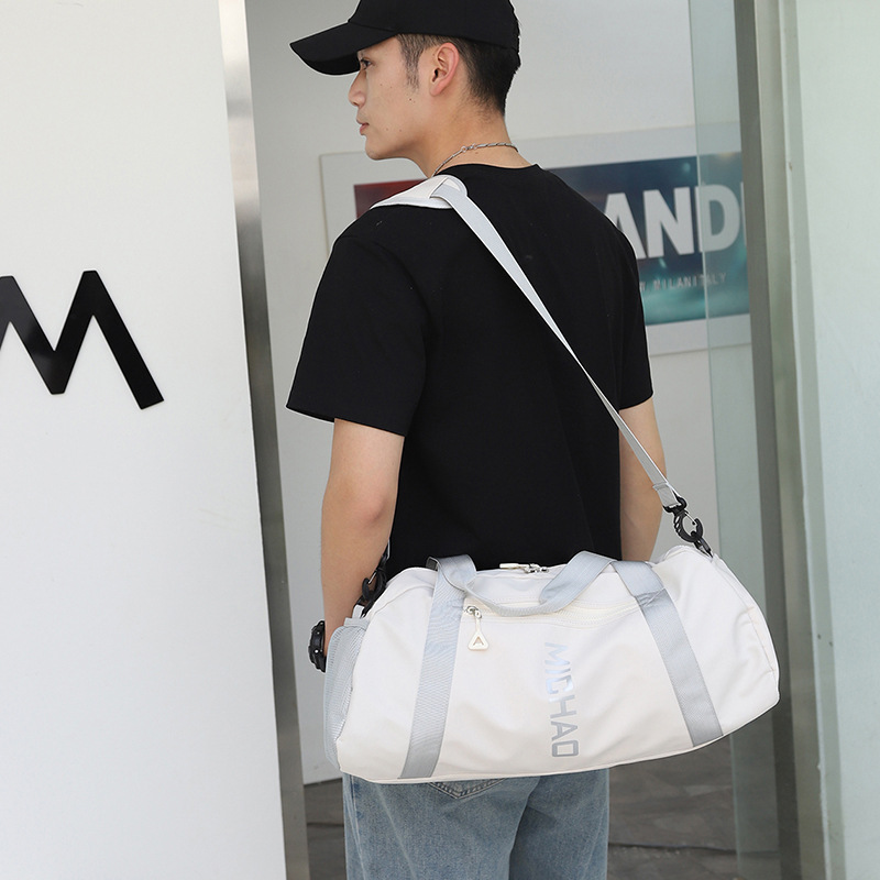 Cross-border sports, yoga, swimming and fitness bags, outdoor travel short distance handbags, lightweight and casual large-capacity boarding bags Application Scenario