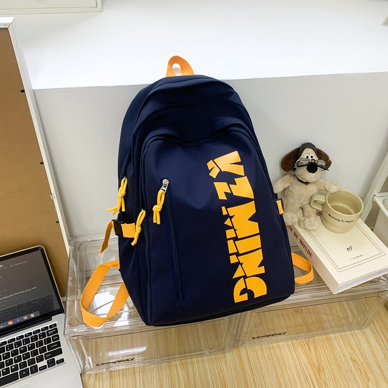 A new lightweight backpack for women, a fresh and light backpack with a Korean trendy style. It's a versatile and casual backpack for junior high school students Application Scenario