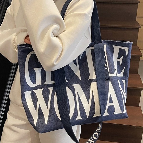 2025 New letter-printed travel bag, women's large-capacity fashionable tote bag, single-shoulder bag, color-blocking casual commuting bag Application Scenario