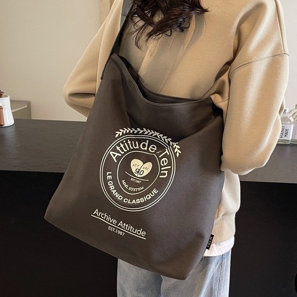 Large-capacity fabric bag 2025 new style, fashionable and simple letter single-shoulder bag, casual and versatile, commuter and work crossbody women's bag Application Scenario