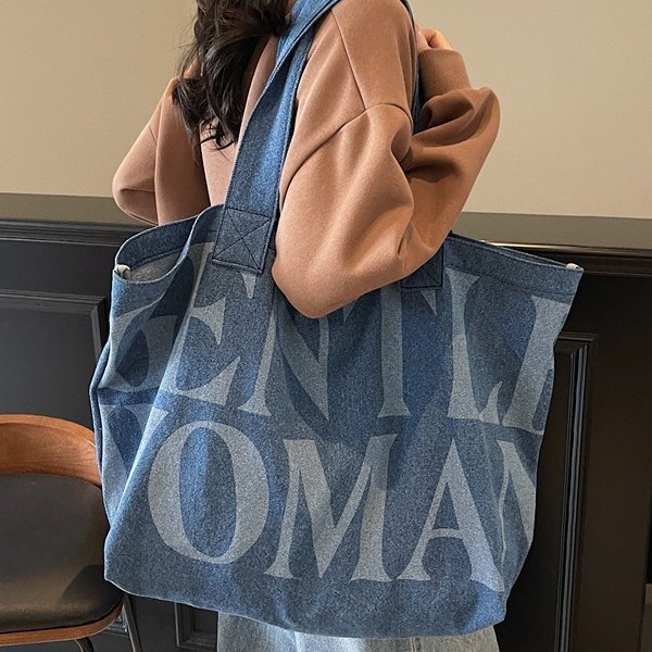 A trendy and fashionable new large-letter denim tote bag, a laid-back single-shoulder bag, and a casual hand-held shoulder bag details Picture