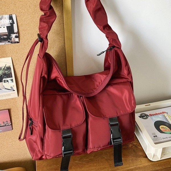 Large-capacity nylon fabric bag, ins style simple and casual crossbody single-shoulder bag, soft surface lazy bag for women, pleated crossbody bag Specification drawing