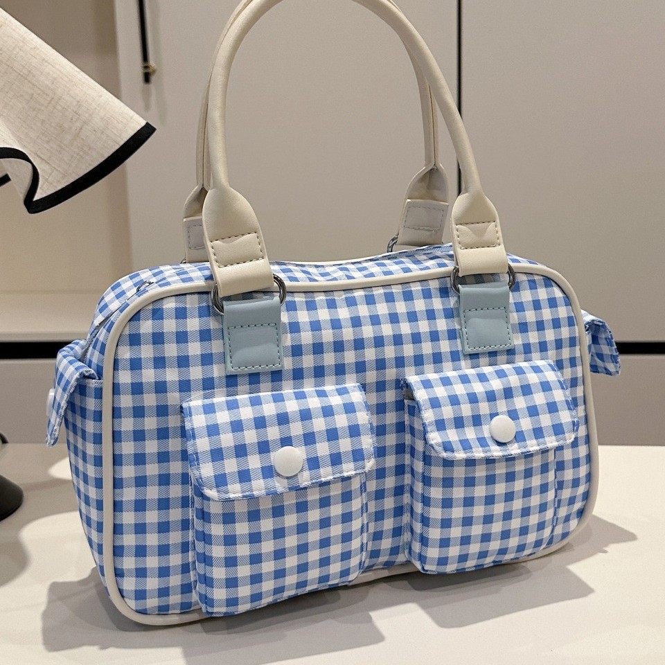 Fashionable checkered bag with large capacity, Japanese-style cute checkered handbag, girlish picnic bag, new style bag Application Scenario