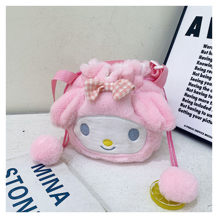 New Sanrio drawstring bucket crossbody drawstring doll bag, claw machine doll, cartoon plush doll bag, figurine Application Scenario
