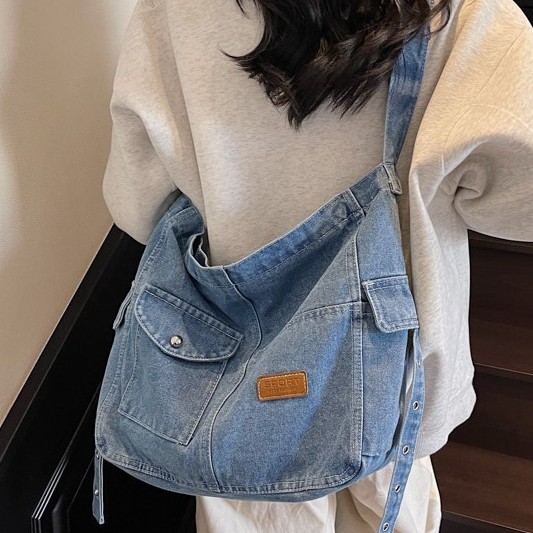 Retro and fashionable large-capacity denim tote bag 2025 Spring trend single-shoulder bag for commuting to work, underarm bag for women full figure